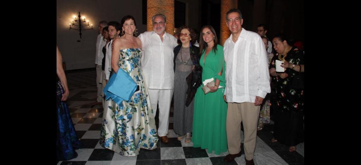 Helen Obregón, Pablo Obregón, Tita de Cepeda, Paolo Ranzini y Arnaldo Munévar.//FOTOS: LUIS APARICIO - EL UNIVERSAL.