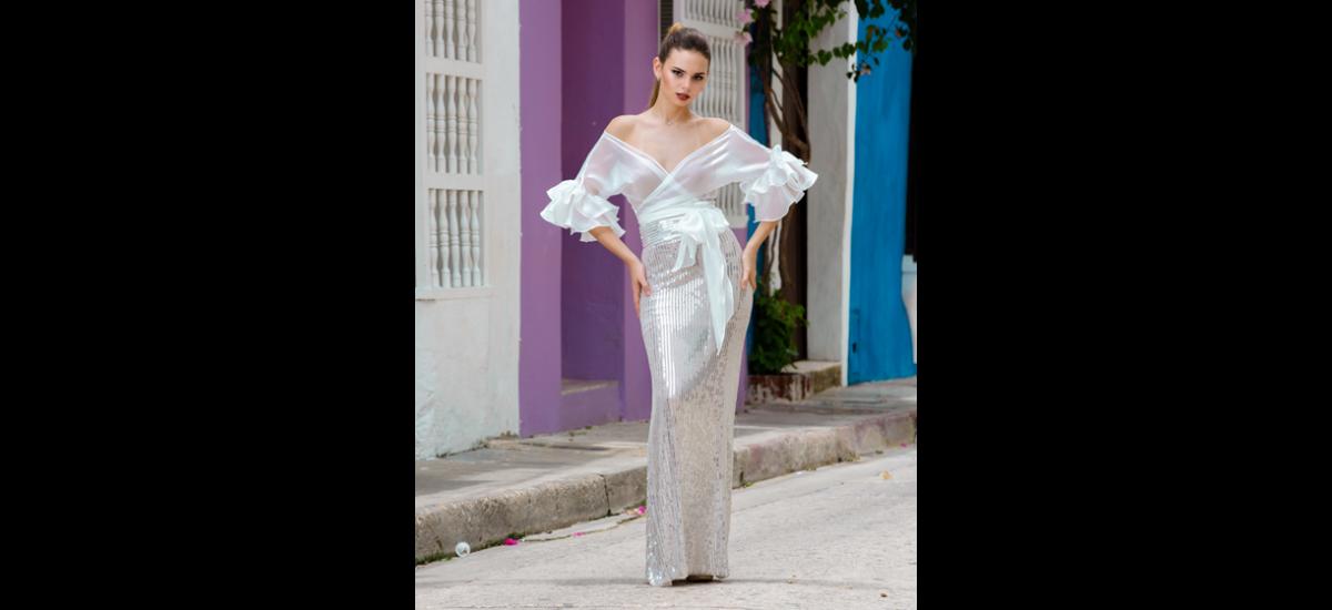JENNY AMADOR: Diseño romántico que consta de blusa en gazar de destellos, falda a la figura recamada en canutillos y lentejuelas plata. MODELO: JULIANA OSORIO ANGULO/ MAQUILLAJE Y PEINADO: DARWIN CARVAJAL PARA DIEGO MOYA SALÓN