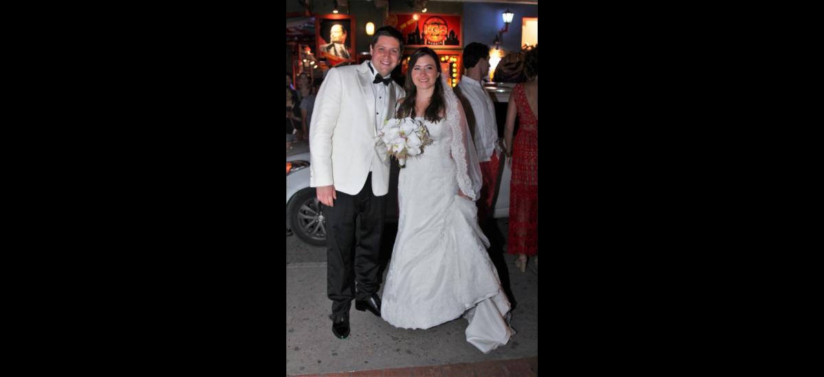 Los recién casados, Juan Manuel Seco Bordolli y Ángela Ramírez Caballero.//Kailline Giraldo - El Universal.